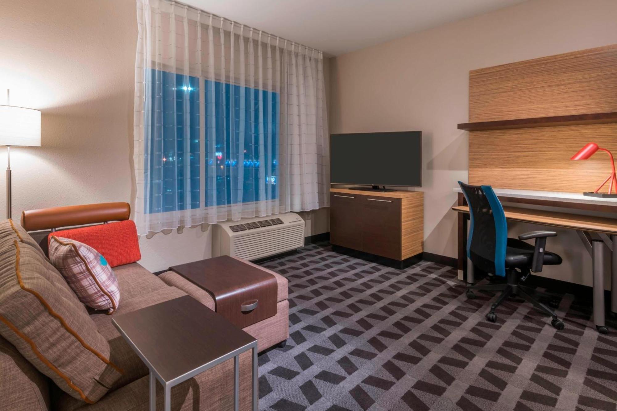 Towneplace Suites By Marriott Hays Εξωτερικό φωτογραφία
