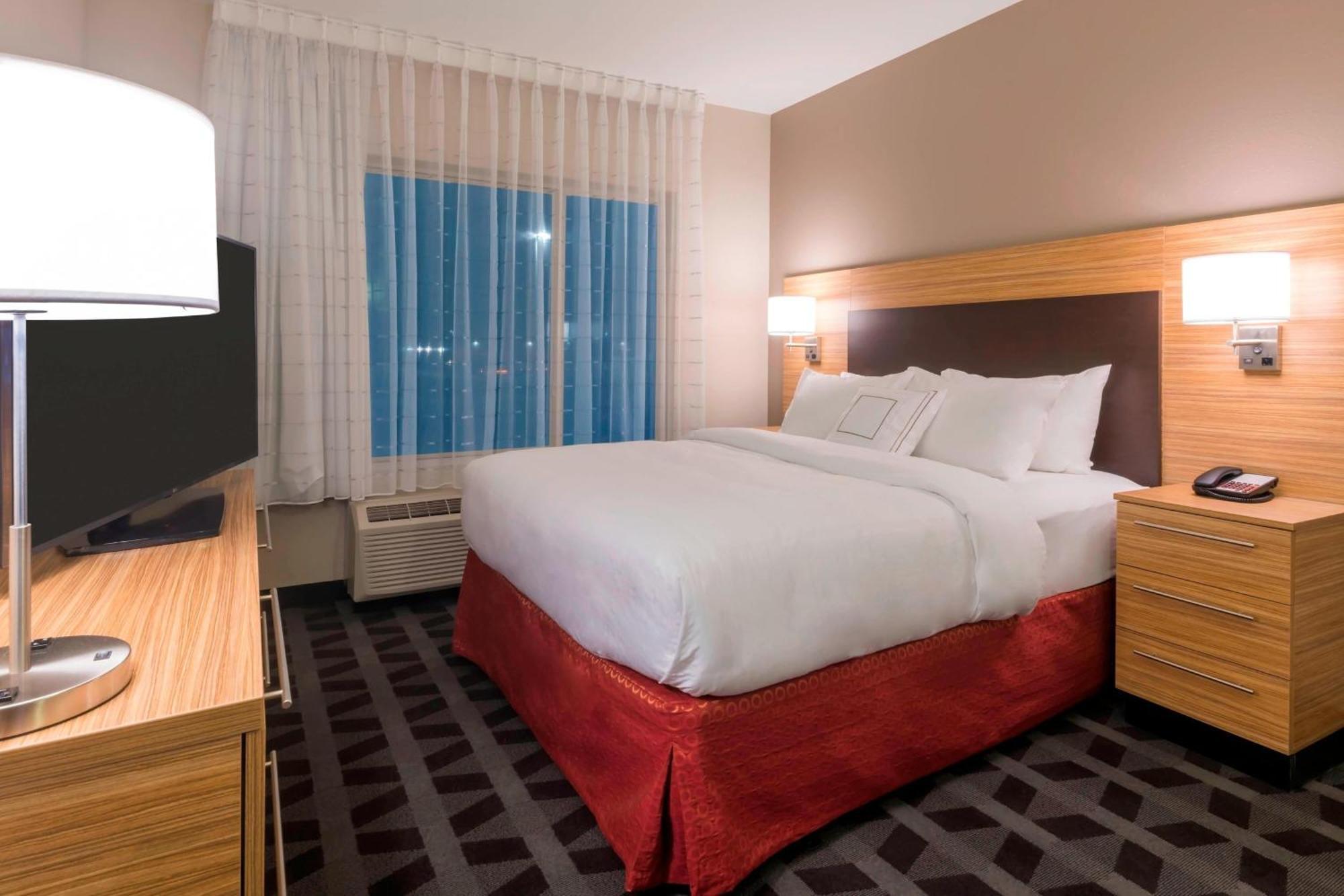 Towneplace Suites By Marriott Hays Εξωτερικό φωτογραφία
