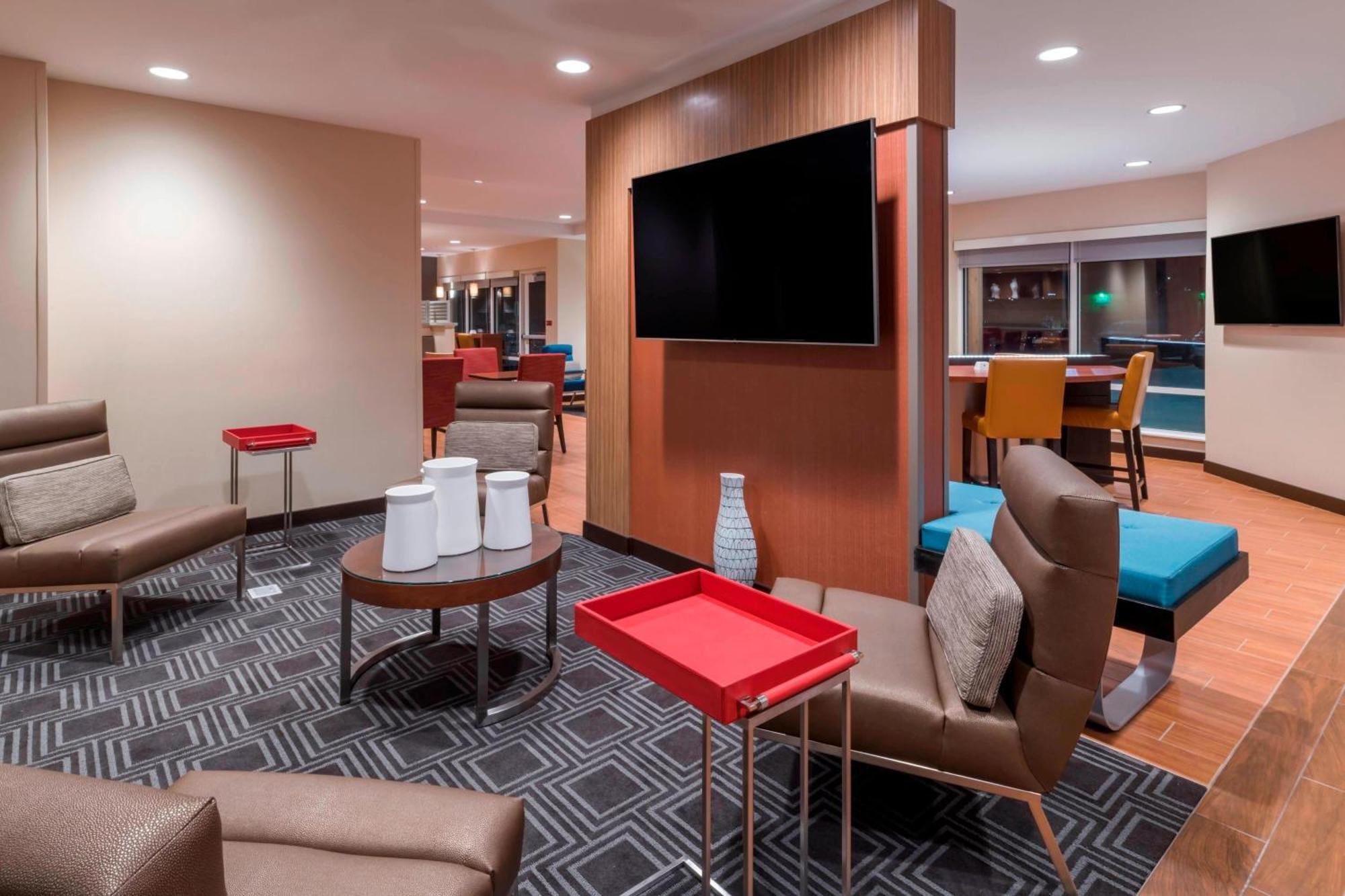 Towneplace Suites By Marriott Hays Εξωτερικό φωτογραφία