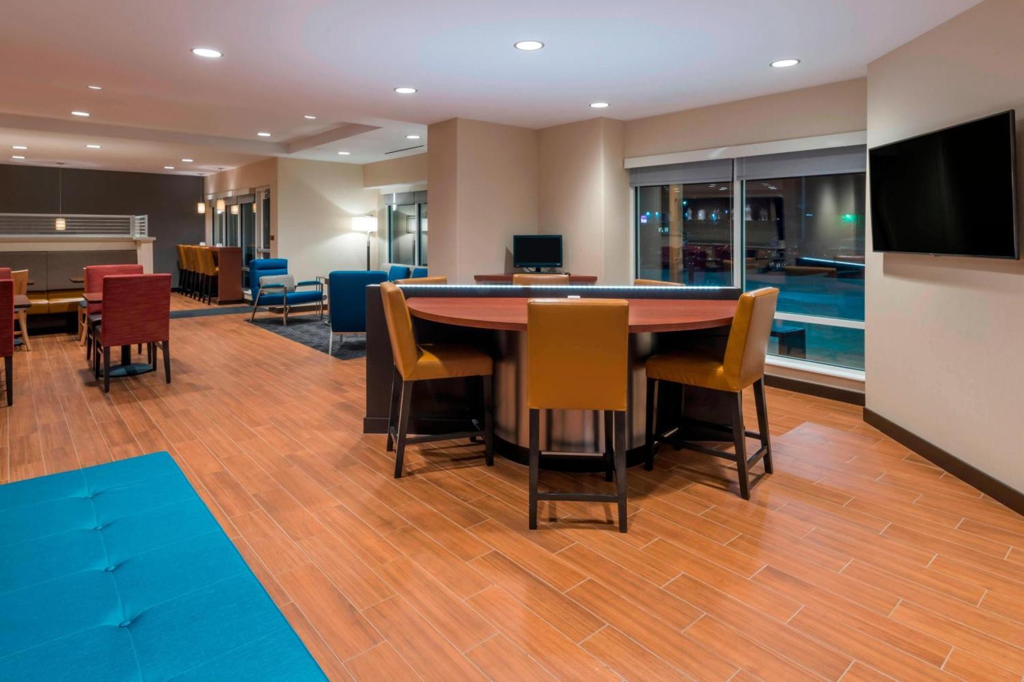 Towneplace Suites By Marriott Hays Εξωτερικό φωτογραφία