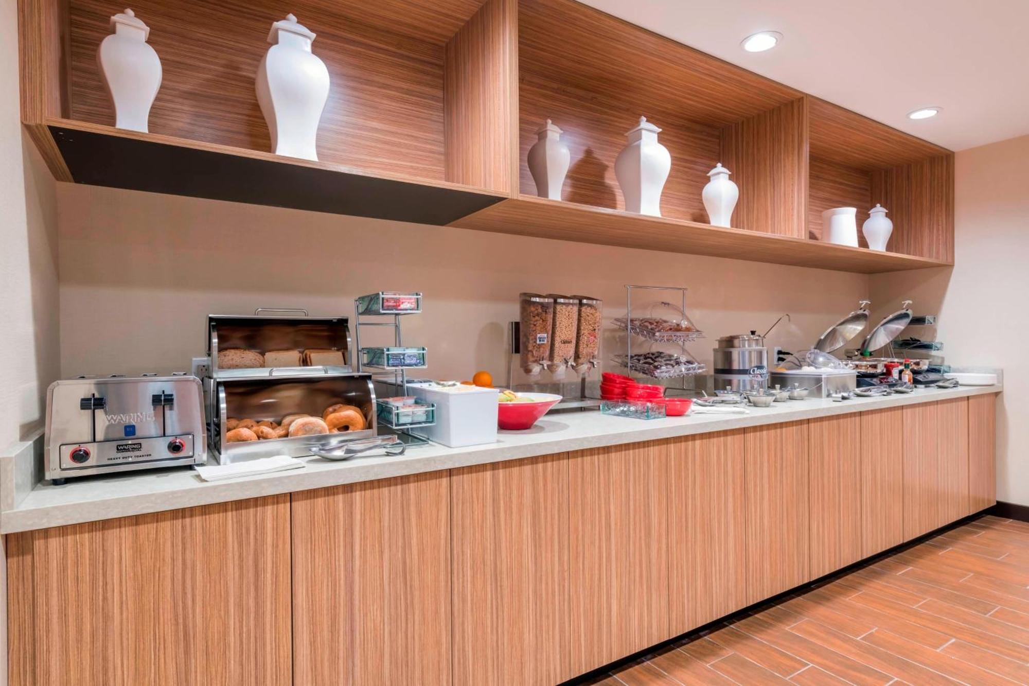 Towneplace Suites By Marriott Hays Εξωτερικό φωτογραφία